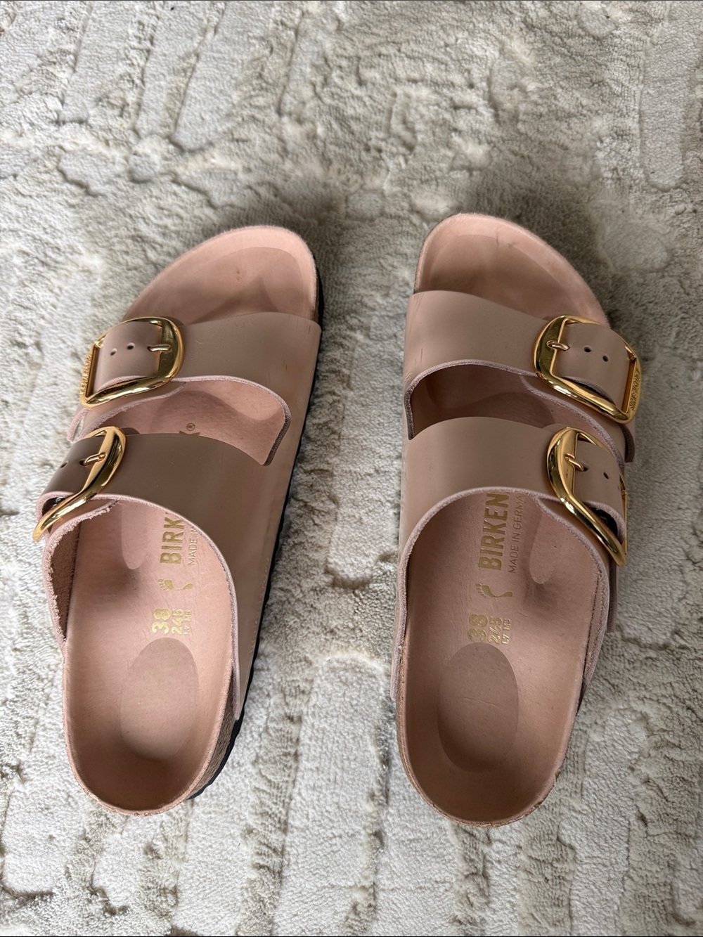 Birkenstock Arizona Big Buckle High Shine Nee Beige Sandals with Gold Buckles